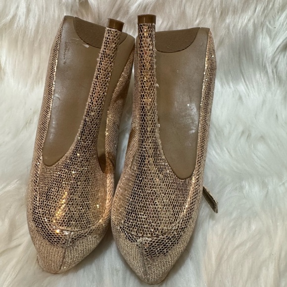 Steve Madden Gold Stiletto Heels with Strappy Design - Picture 7 of 9